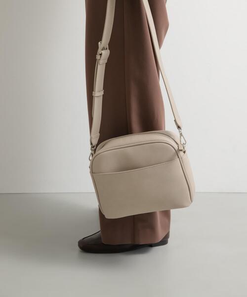 URBAN RESEARCH DOORS(アーバンリサーチドアーズ)の「2WAYスクエアショルダーバッグ(ショルダーバッグ・レディース・ゴールド/ベージュ系その他/ブラック・ONE)」の6枚目の写真