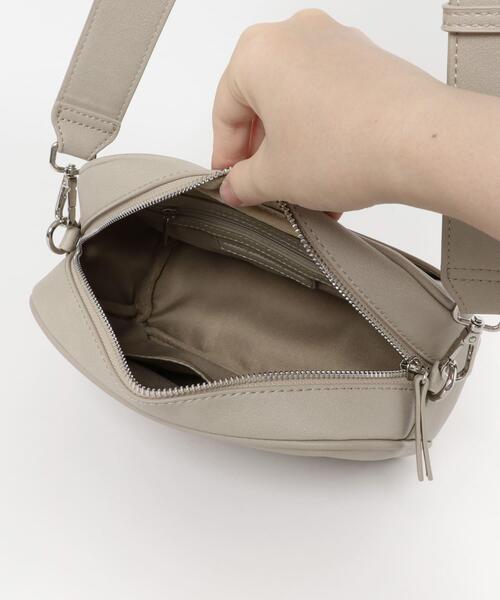 URBAN RESEARCH DOORS(アーバンリサーチドアーズ)の「2WAYスクエアショルダーバッグ(ショルダーバッグ・レディース・ゴールド/ベージュ系その他/ブラック・ONE)」の15枚目の写真