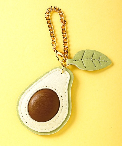 crossi（クロッシー）の「アボカドモチーフチャーム アボカド avocado