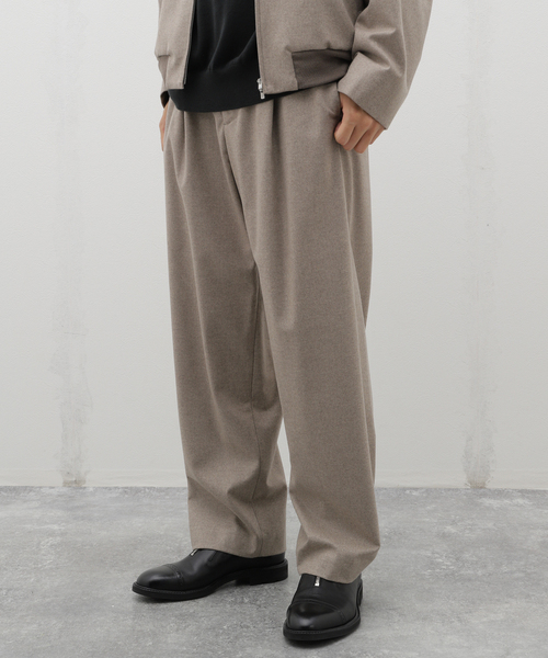 ATON(エイトン)の「ATON(エイトン) MERINO COLLEGE FLANNEL WIDE PANTS PRAGCW0900(スラックス・メンズ・ベージュ/ブラック・6/4)」の2枚目の写真