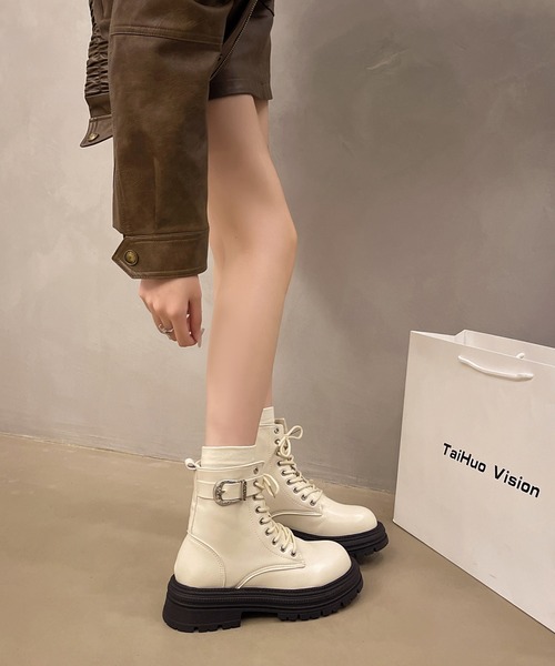 Lace Ladies(レースレディース)の「サイドベルト 厚底 レースアップ ショート ブーツ(ブーツ・レディース・ブラック/アイボリー・22.5cm/23cm/23.5cm/24cm/24.5cm/25cm)」の3枚目の写真