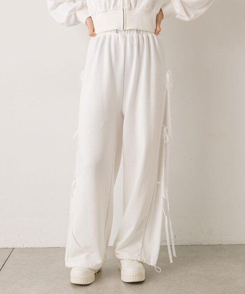 OLIVE des OLIVE（オリーブデオリーブ）の「サイドレースリボンスウェットパンツ（スウェットパンツ・レディース・サックスブルー/オフホワイト/トップグレー/ピンク・FREE）」の5枚目の写真