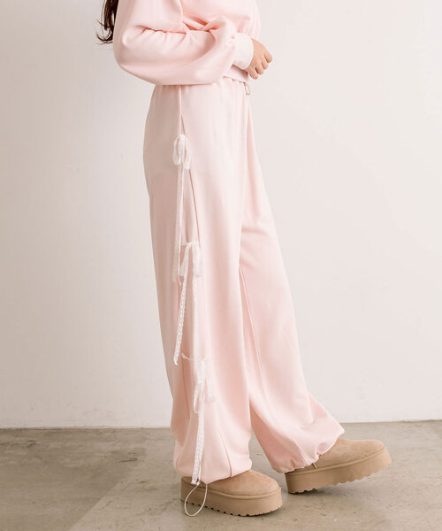 OLIVE des OLIVE（オリーブデオリーブ）の「サイドレースリボンスウェットパンツ（スウェットパンツ・レディース・サックスブルー/オフホワイト/トップグレー/ピンク・FREE）」の4枚目の写真