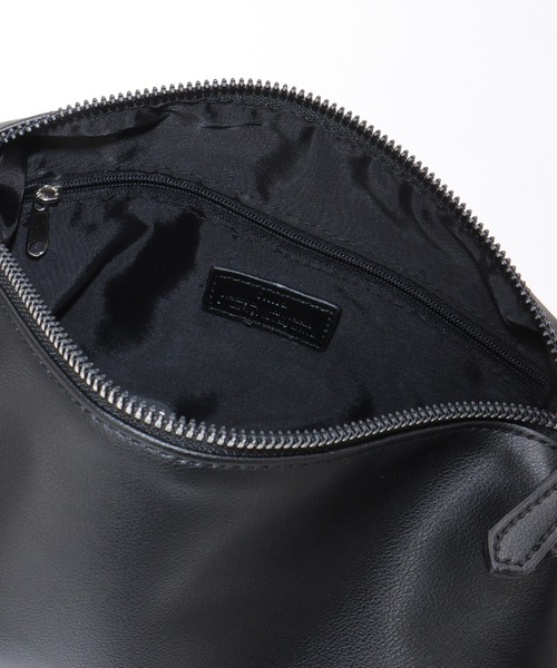 ikka（イッカ）の「合皮横長肩掛けショルダーバッグ（ショルダーバッグ・レディース・シルバーグレー/ブラック/ベージュ・FREE）」の11枚目の写真