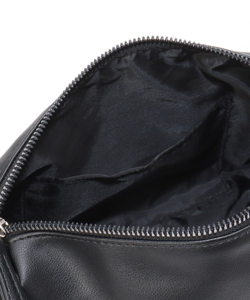 ikka（イッカ）の「合皮横長肩掛けショルダーバッグ（ショルダーバッグ・レディース・シルバーグレー/ブラック/ベージュ・FREE）」の12枚目の写真