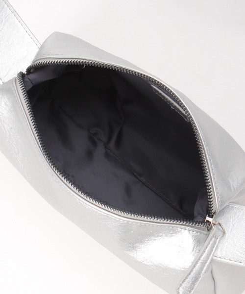 ikka（イッカ）の「合皮横長肩掛けショルダーバッグ（ショルダーバッグ・レディース・シルバーグレー/ブラック/ベージュ・FREE）」の16枚目の写真