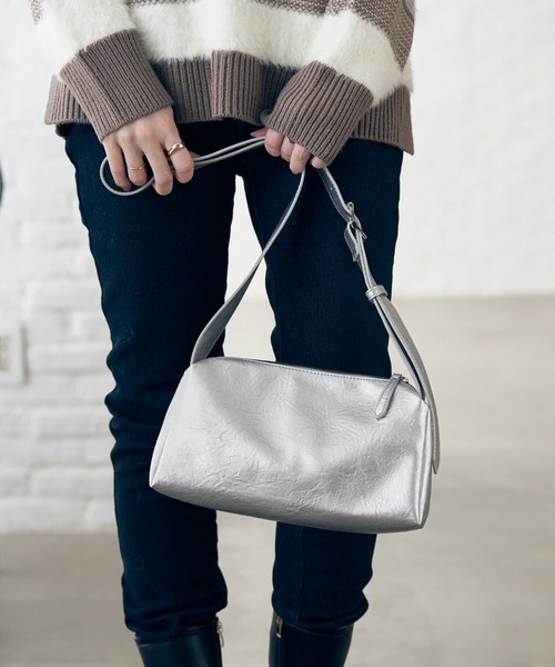 ikka（イッカ）の「合皮横長肩掛けショルダーバッグ（ショルダーバッグ・レディース・シルバーグレー/ブラック/ベージュ・FREE）」の19枚目の写真