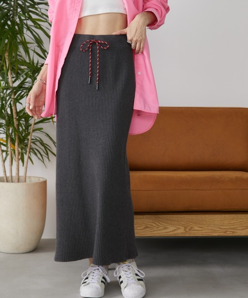 Auntie Rosa Holiday（アンティローザホリデー）の「リブニットスリットナロースカート（スカート・レディース・ブラウン/ブラック/チャコールグレー・FREE）」の2枚目の写真