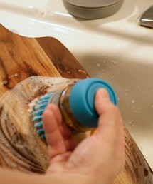 DULTON（ダルトン）の「DISPENSER BRUSH WITH TRAY/ディスペンサーブラシ スタンド付き（掃除グッズ）」