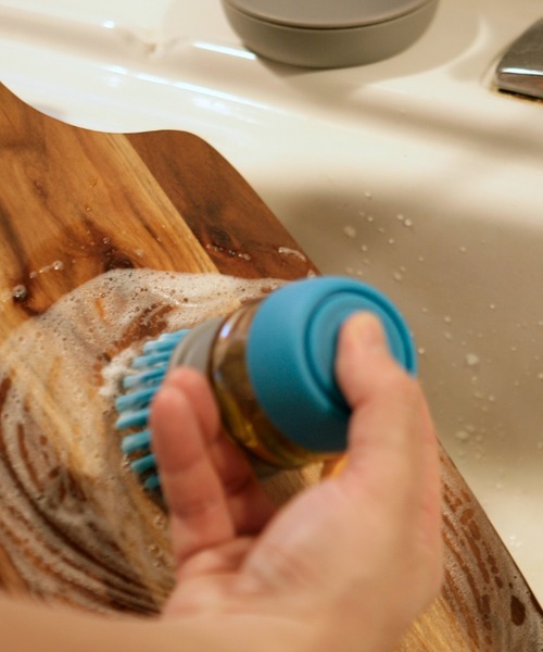 DULTON（ダルトン）の「DISPENSER BRUSH WITH TRAY/ディスペンサーブラシ スタンド付き（掃除グッズ・メンズ・ブルー・FREE）」の13枚目の写真