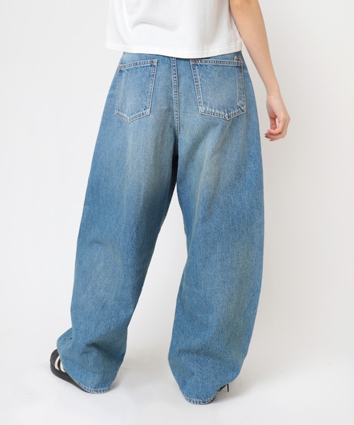 RNA（アールエヌエー）の「R4297 ハイライズバルーンパンツ（デニムパンツ・レディース・ブラック/ライトインディゴブルー・SMALL/MEDIUM）」の22枚目の写真