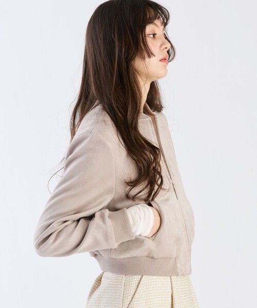 To b. by agnes b.（トゥービーバイアニエスベー）の「【Outlet】スエードライクブルゾン（ライダースジャケット・レディース・グレー・36/38/40）」の4枚目の写真