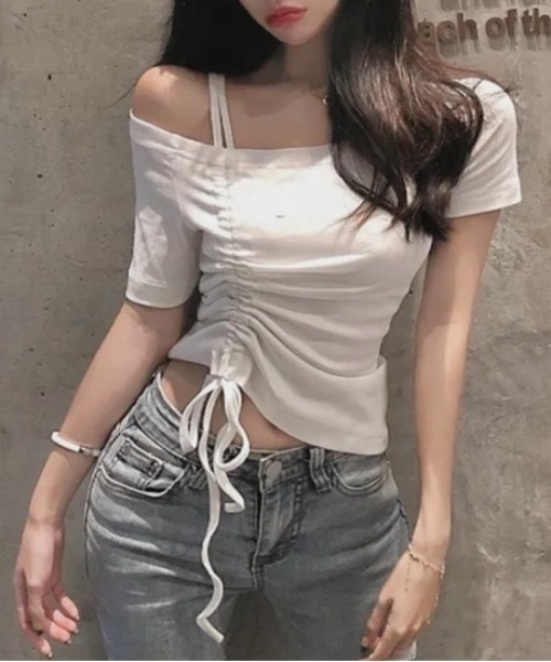 NANEA(ナネア)の「オフショルダーシャーリングデザインカットソー(Tシャツ/カットソー・レディース・グリーン/ブラック/ホワイト・SMALL/MEDIUM/LARGE)」の4枚目の写真