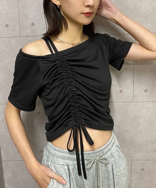 NANEA(ナネア)の「オフショルダーシャーリングデザインカットソー(Tシャツ/カットソー・レディース・グリーン/ブラック/ホワイト・SMALL/MEDIUM/LARGE)」の19枚目の写真