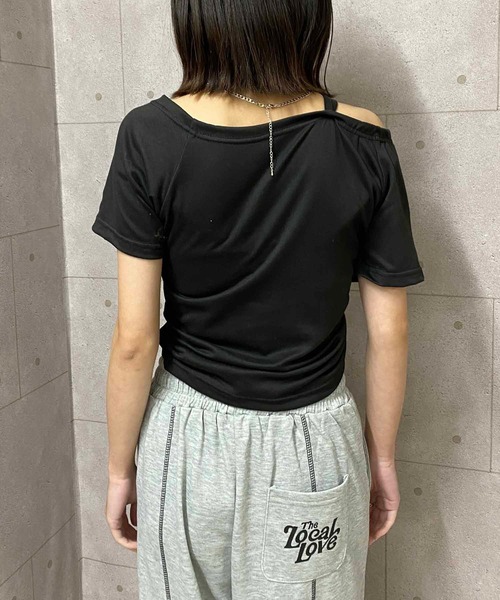 NANEA(ナネア)の「オフショルダーシャーリングデザインカットソー(Tシャツ/カットソー・レディース・グリーン/ブラック/ホワイト・SMALL/MEDIUM/LARGE)」の21枚目の写真