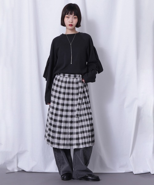 ROSE BUD(ローズバッド)の「バックフリルカットソー(Tシャツ/カットソー・レディース・バーガンディー/ブラック/ベージュ・ONE SIZE)」の4枚目の写真