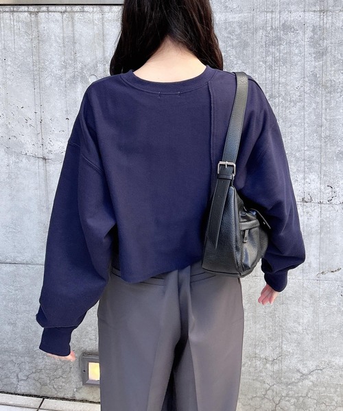 INGNI(イング)の「リメイクカレッジロゴショートスウェットトップス(スウェット・レディース・ネイビー/オートミール/オフホワイト・M)」の17枚目の写真