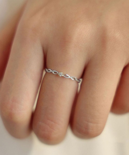 yu-ka(ユーカ)の「YU-KA:ビジューツイストデザインリング bijou twist design ring(リング・レディース・シルバー/ゴールド・FREE)」の1枚目の写真