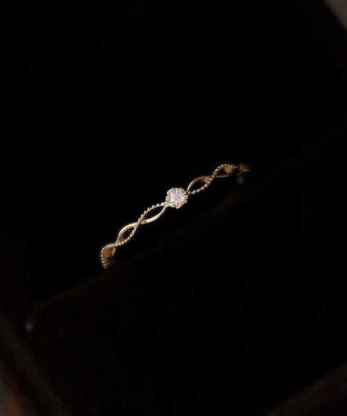 yu-ka(ユーカ)の「YU-KA:ビジューツイストデザインリング bijou twist design ring(リング・レディース・シルバー/ゴールド・FREE)」の4枚目の写真