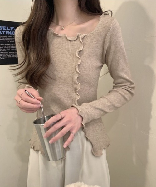 maison de LATIR(メゾンドラティール)の「フリルデザインニットトップス(ニット/セーター・レディース・ブラック/アイボリー/ホワイト/グリーン/ピンク/ベージュ・ONESIZE)」の10枚目の写真