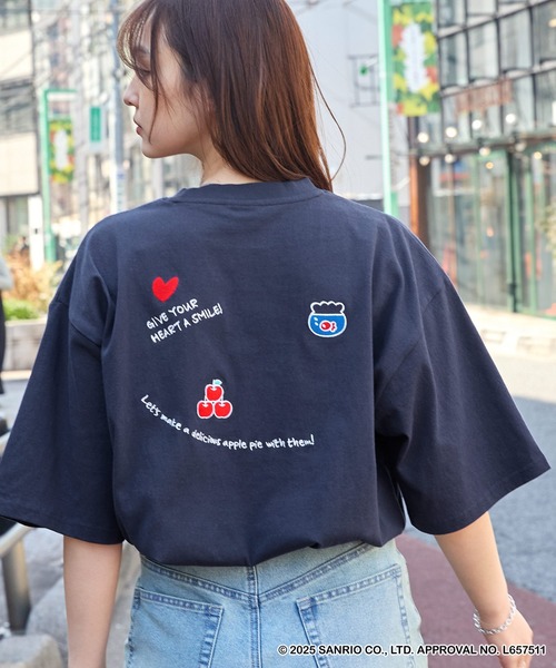 sanrio(サンリオ)の「【HELLO KITTY】別注 ハローキティデザイン刺繍/プリント オーバーサイズ半袖Tシャツ(Tシャツ/カットソー・レディース・オフホワイト/ワイン系/ネイビー/スミクロ/ブラック系/ホワイト系/ブラック系2・M/L)」の17枚目の写真