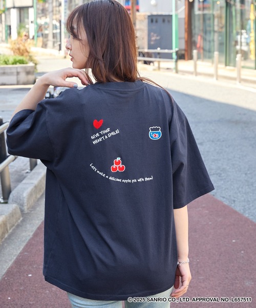 sanrio(サンリオ)の「【HELLO KITTY】別注 ハローキティデザイン刺繍/プリント オーバーサイズ半袖Tシャツ(Tシャツ/カットソー・レディース・オフホワイト/ワイン系/ネイビー/スミクロ/ブラック系/ホワイト系/ブラック系2・M/L)」の19枚目の写真