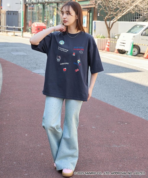 boohoo オーバーサイズ ハローキティ ハート プリント Tシャツ セール】【HELLO KITTY】別注 ハローキティデザイン刺繍
