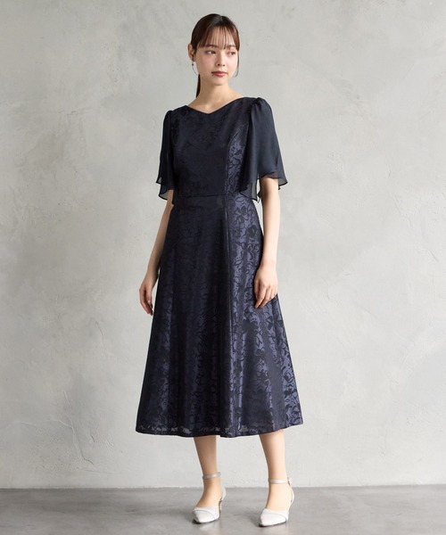 AIMER(エメ)の「ラメシフォンスリーブ×シャンタンオパールフィット&フレアパーティードレス 結婚式 お呼ばれ ドレス 20代 30代 40代(ドレス・レディース・ネイビー/ベージュ・LARGE/MEDIUM)」の3枚目の写真