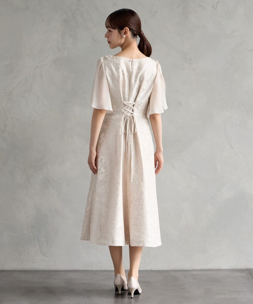 AIMER(エメ)の「ラメシフォンスリーブ×シャンタンオパールフィット&フレアパーティードレス 結婚式 お呼ばれ ドレス 20代 30代 40代(ドレス・レディース・ネイビー/ベージュ・LARGE/MEDIUM)」の19枚目の写真