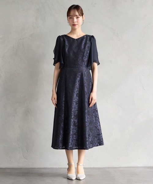 AIMER(エメ)の「ラメシフォンスリーブ×シャンタンオパールフィット&フレアパーティードレス 結婚式 お呼ばれ ドレス 20代 30代 40代(ドレス・レディース・ネイビー/ベージュ・LARGE/MEDIUM)」の14枚目の写真