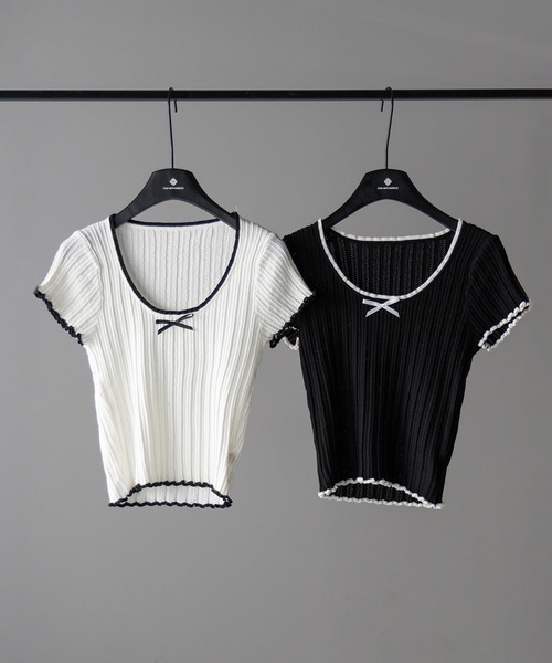 me+em select(ミームセレクト)の「※※【 2color 】ミニリボンオープンネック半袖ニットトップス / mini ribbon open neck short sleeve knit tops(Tシャツ/カットソー・レディース・ブラック/ホワイト・FREE)」の3枚目の写真