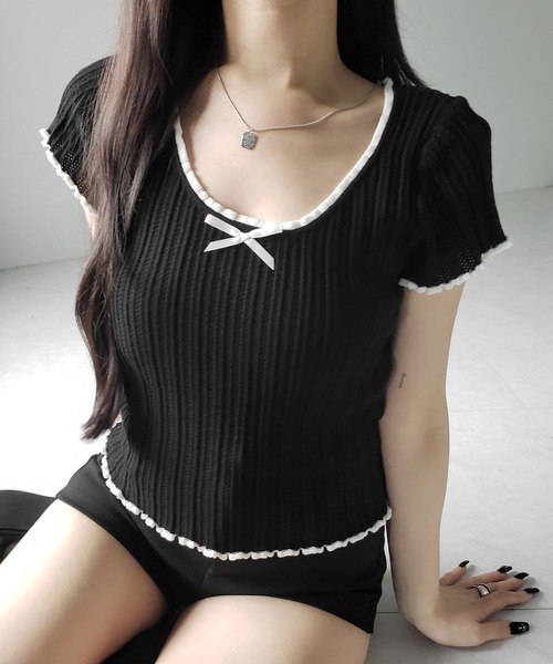 me+em select(ミームセレクト)の「※※【 2color 】ミニリボンオープンネック半袖ニットトップス / mini ribbon open neck short sleeve knit tops(Tシャツ/カットソー・レディース・ブラック/ホワイト・FREE)」の4枚目の写真