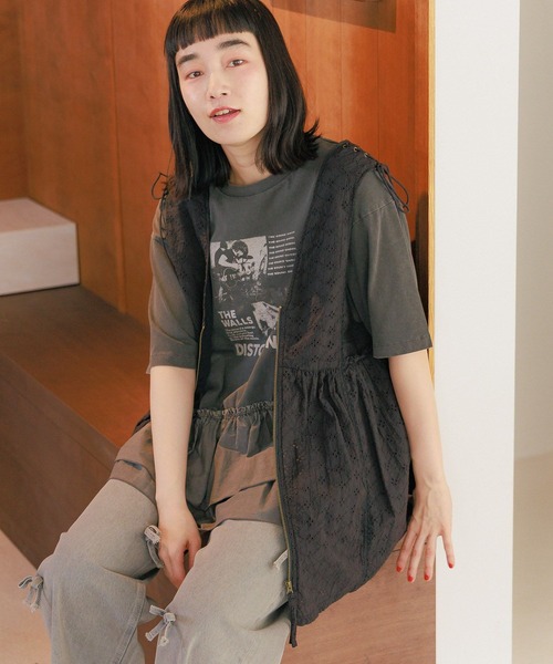 niko and...(ニコアンド)の「布帛コンビフリルロックTシャツ(Tシャツ/カットソー・レディース・オフホワイト/ブルー/チャコール/ライトグレー・LARGE/MEDIUM)」の15枚目の写真