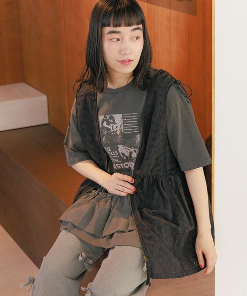 niko and...(ニコアンド)の「布帛コンビフリルロックTシャツ(Tシャツ/カットソー・レディース・オフホワイト/ブルー/チャコール/ライトグレー・LARGE/MEDIUM)」の16枚目の写真