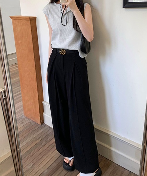 2ly2(トゥーリートゥー)の「夏のデイリーコーデに◎ ワッフル素材のボタンデザインノースリーブカットソー(Tシャツ/カットソー・レディース・グレー・FREE)」の10枚目の写真