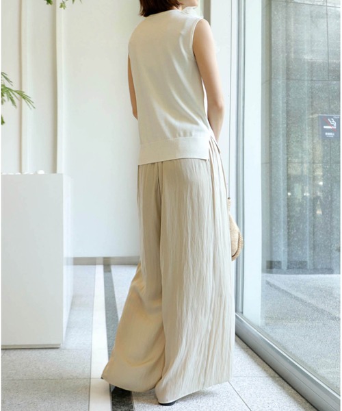 Jines(ジネス)の「ナイルサテンプリーツ見えワイドパンツ(その他パンツ・レディース・ベージュ/ネイビー/カーキ・38)」の11枚目の写真