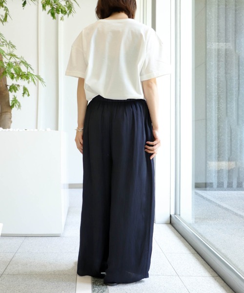 Jines(ジネス)の「ナイルサテンプリーツ見えワイドパンツ(その他パンツ・レディース・ベージュ/ネイビー/カーキ・38)」の14枚目の写真
