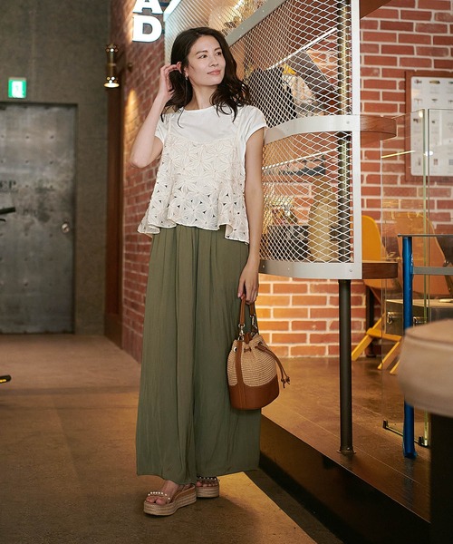 Jines(ジネス)の「ナイルサテンプリーツ見えワイドパンツ(その他パンツ・レディース・ベージュ/ネイビー/カーキ・38)」の4枚目の写真