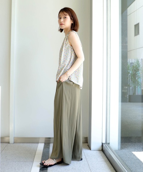 Jines(ジネス)の「ナイルサテンプリーツ見えワイドパンツ(その他パンツ・レディース・ベージュ/ネイビー/カーキ・38)」の18枚目の写真