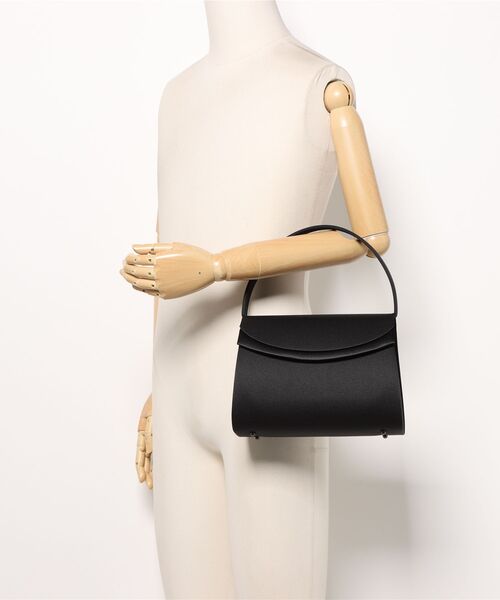 AIMER（エメ）の「【喪服・礼服用】ラウンドフラップブラックフォーマルバッグ（ハンドバッグ・レディース・ブラック・FREE）」の12枚目の写真