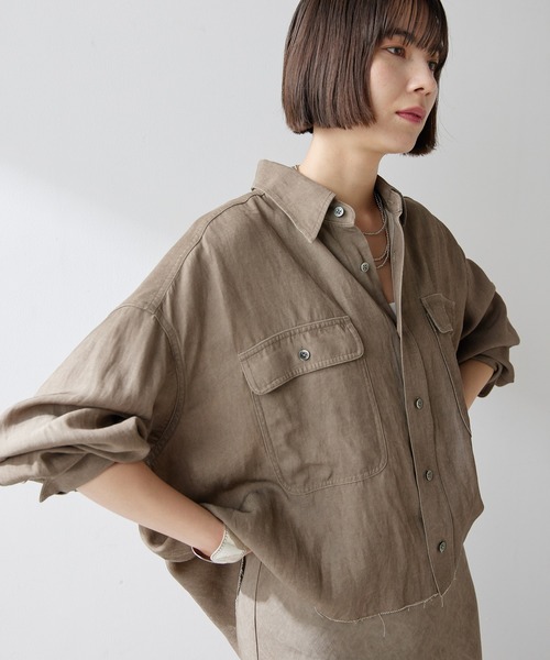 Whim Gazette（ウィムガゼット）の「ツイル顔料染めスクエアシャツ（シャツ/ブラウス・レディース・キャメル/モカ・FREE）」の22枚目の写真