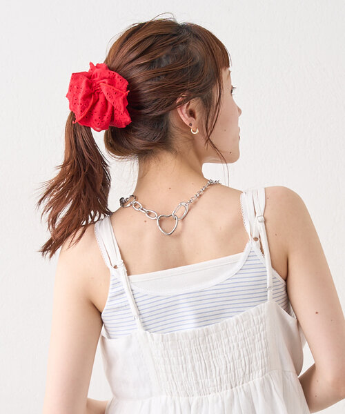 w closet(ダブルクローゼット)の「レースシュシュ(その他ヘアアクセサリー・レディース・アイボリー/レッド・FREE)」の2枚目の写真