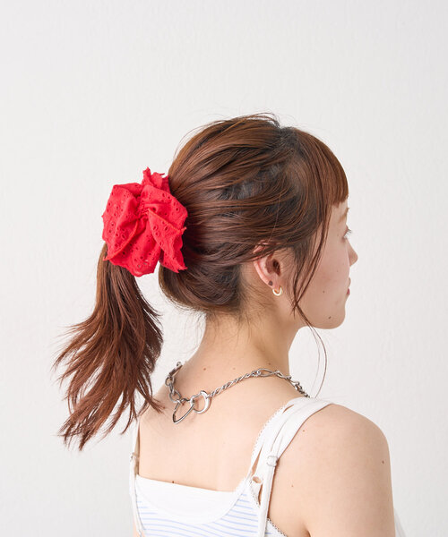w closet(ダブルクローゼット)の「レースシュシュ(その他ヘアアクセサリー・レディース・アイボリー/レッド・FREE)」の10枚目の写真