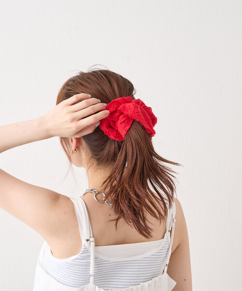 w closet(ダブルクローゼット)の「レースシュシュ(その他ヘアアクセサリー・レディース・アイボリー/レッド・FREE)」の11枚目の写真