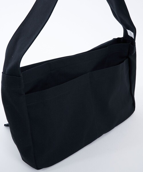 yorozu(ヨロズ)の「YOROZU フラップショルダーBAG(ショルダーバッグ・レディース・アイボリー/ブラック・FREE)」の4枚目の写真