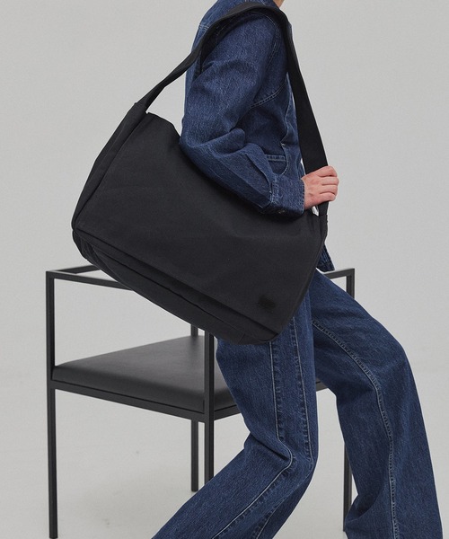 yorozu(ヨロズ)の「YOROZU フラップショルダーBAG(ショルダーバッグ・レディース・アイボリー/ブラック・FREE)」の12枚目の写真