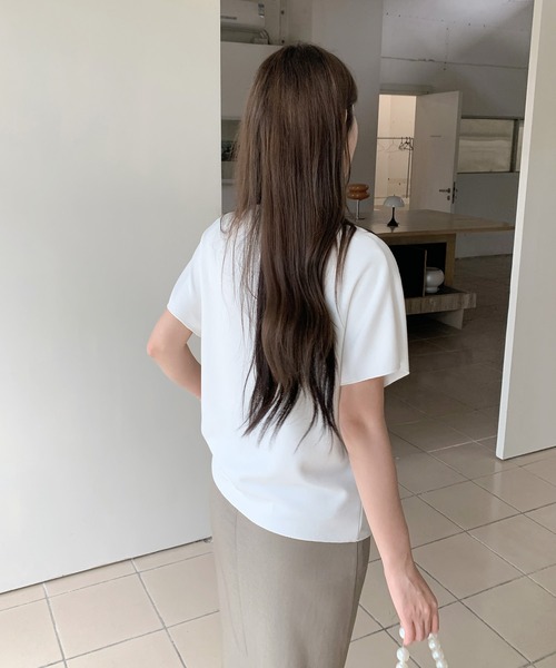by LEGNA(バイレグナ)の「ニュアンスネックフレンチスリーブTシャツ(Tシャツ/カットソー・レディース・チャコール/ブラック系/ホワイト/チャコールグレー/ブラック/ホワイト系/グレイッシュベージュ・FREE)」の21枚目の写真