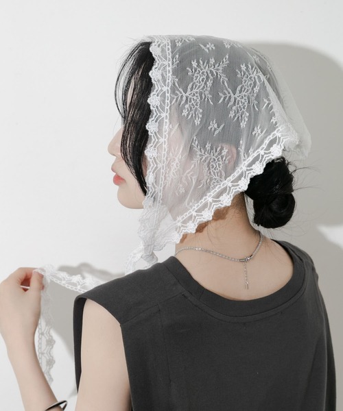 SMELLY(スメリー)の「スカラップレースバブーシュカ(バンダナ/スカーフ・レディース・ブラック/アイボリー・-)」の3枚目の写真