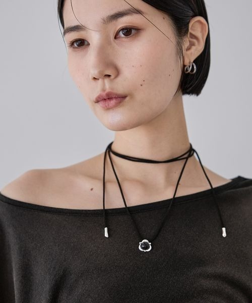 JEANASIS（ジーナシス）の「フェイクスエードパーツチョーカー/570660（チョーカー・レディース・ブラウン/ブラック/ブラック系その他/ベージュ・FREE）」の2枚目の写真