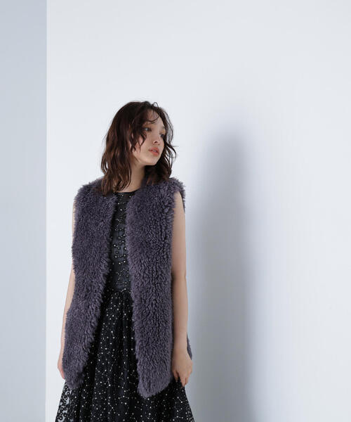 NATURAL BEAUTY BASIC(ナチュラルビューティーベーシック)の「◇【BLANC】カーリーフェイクファージレ(その他アウター・レディース・オフホワイト/チャコールグレー・FREE)」の5枚目の写真